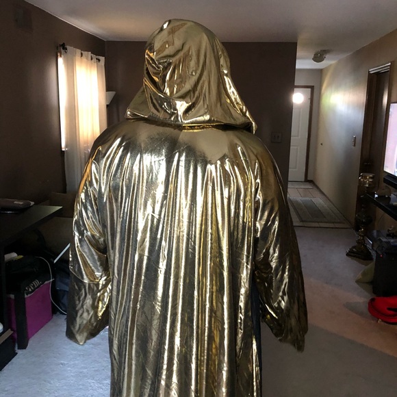 Custom made robe - Picture 3 of 5